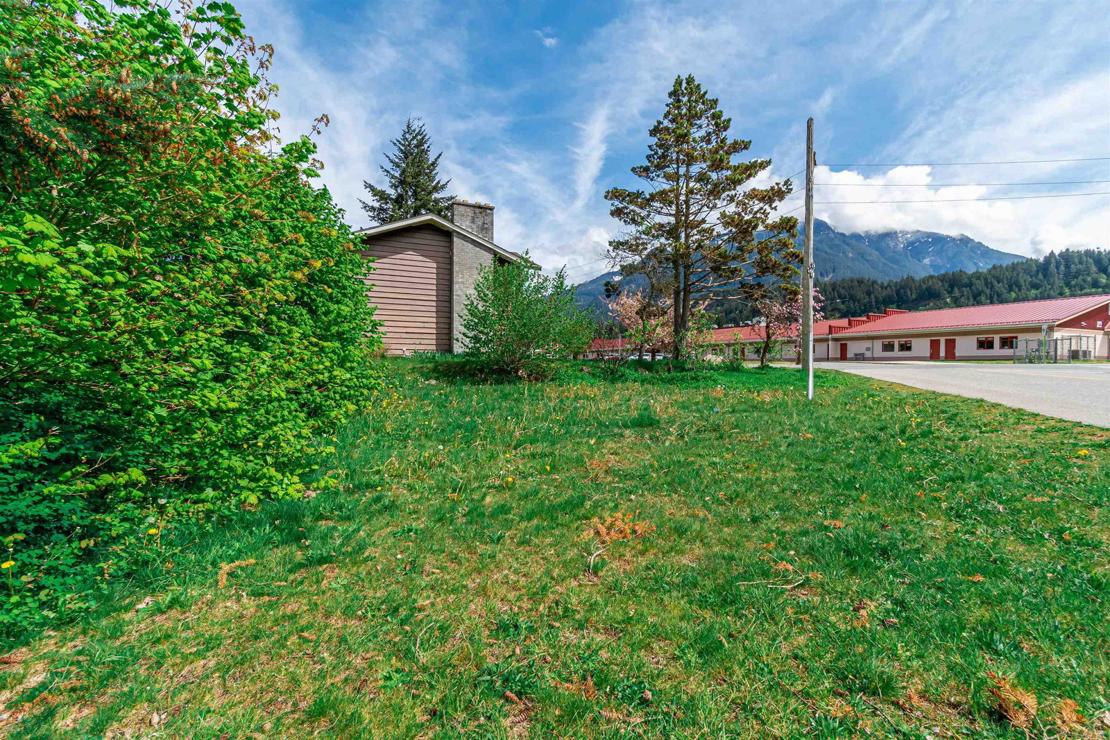 Listing Image 4