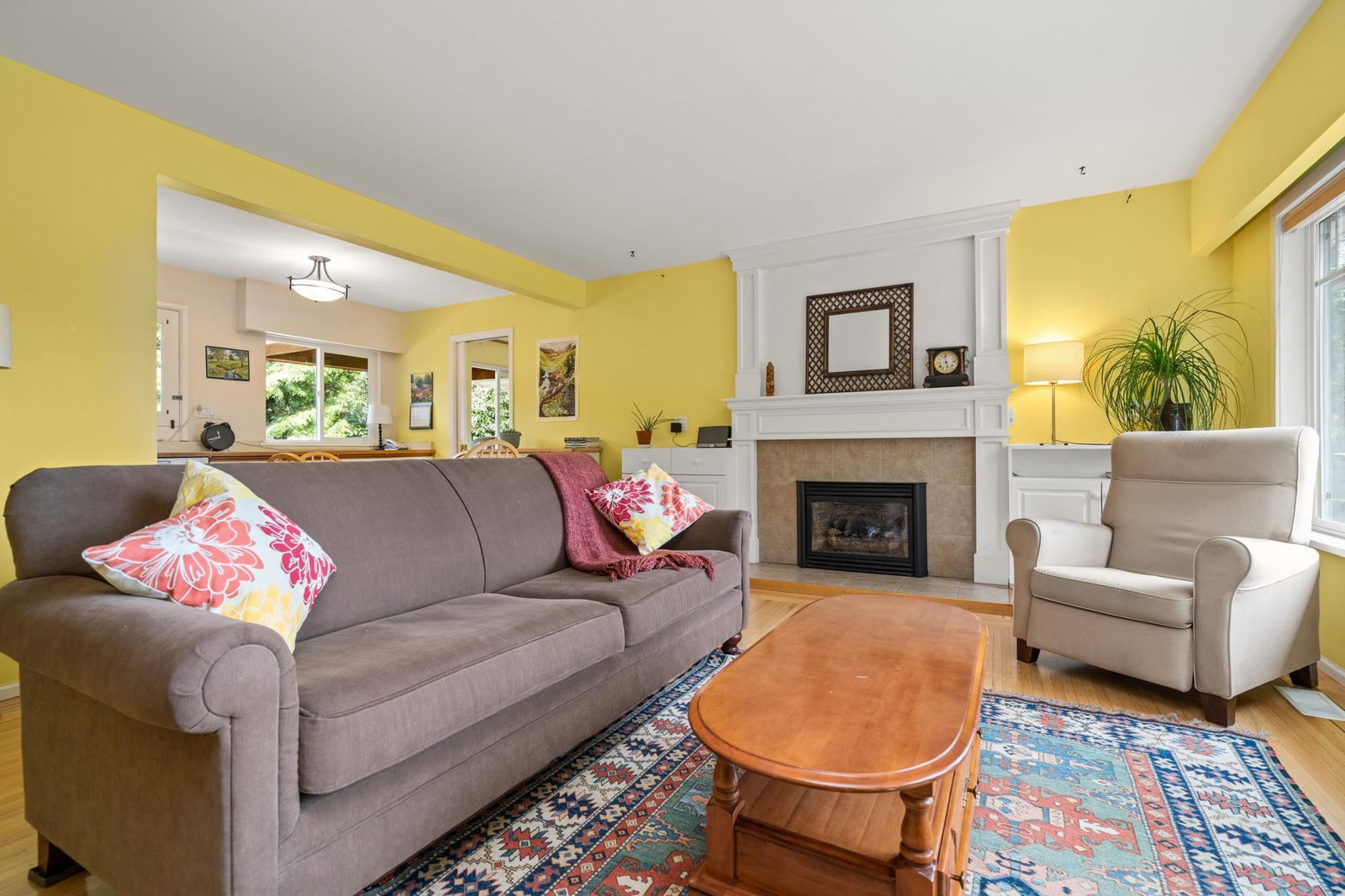 Listing Image 4