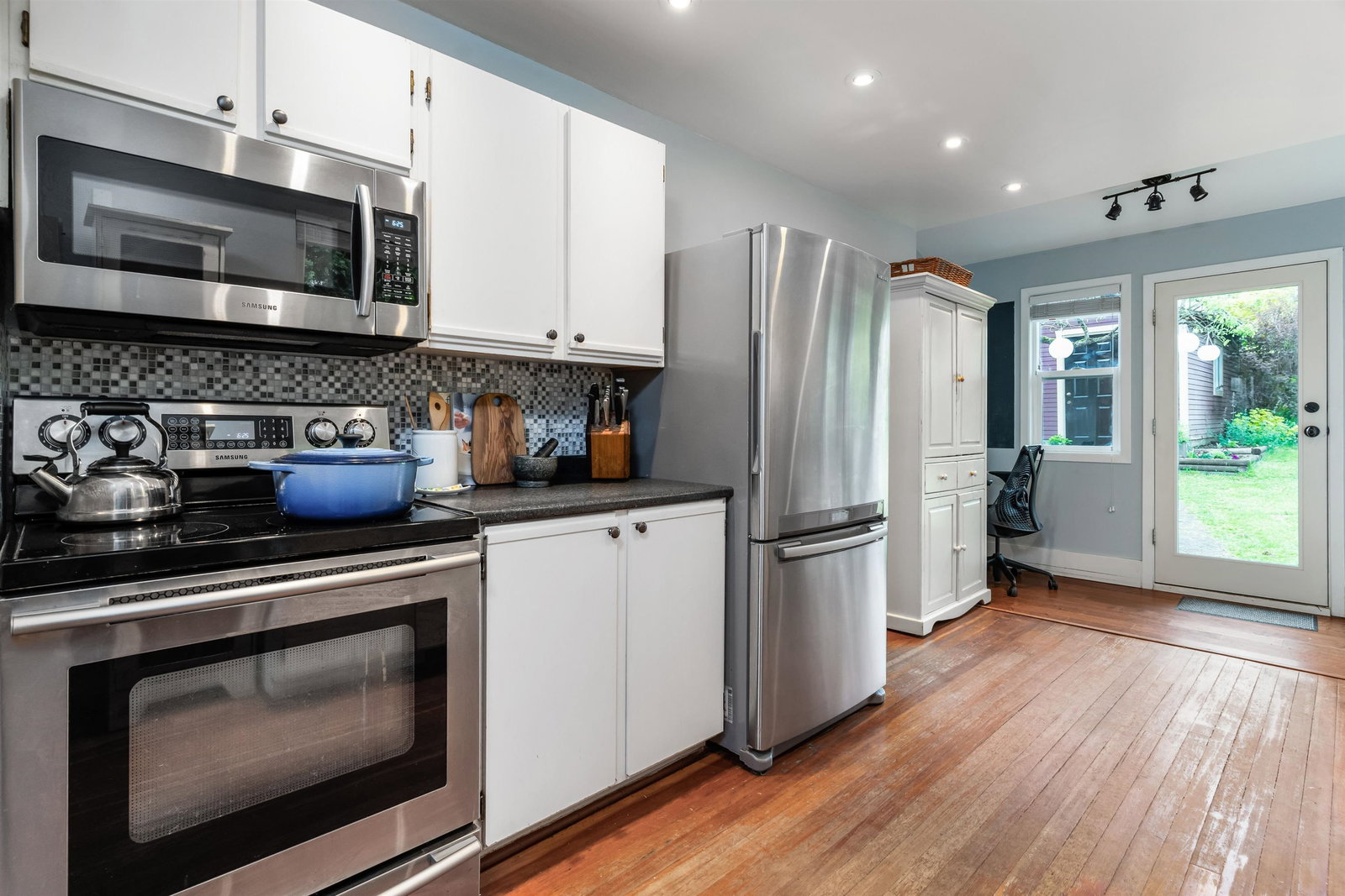 Listing Image 19