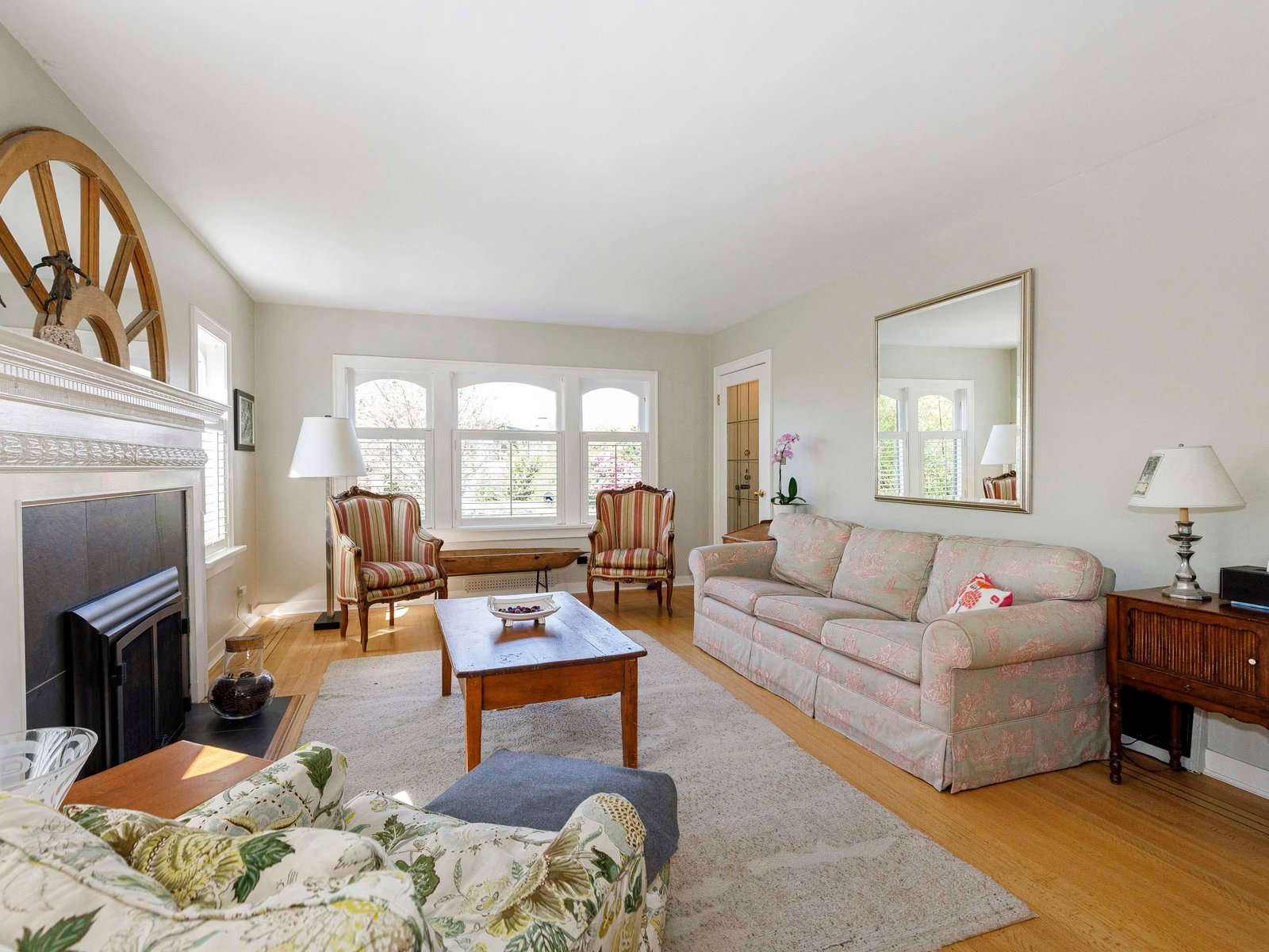 Listing Image 6