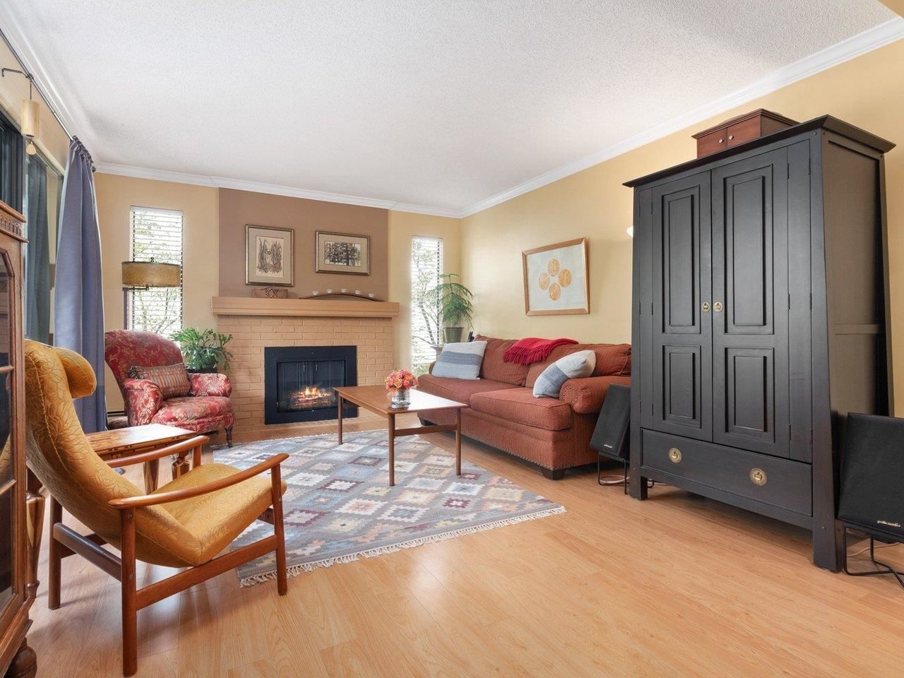 Listing Image 4
