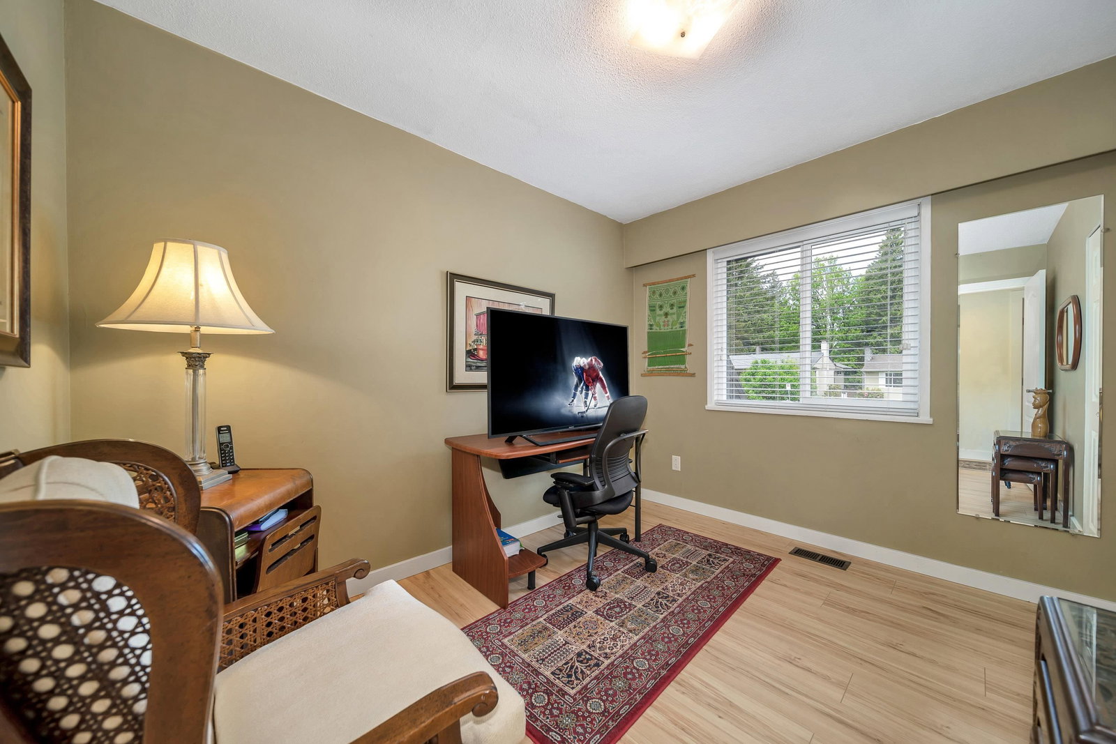 Listing Image 16