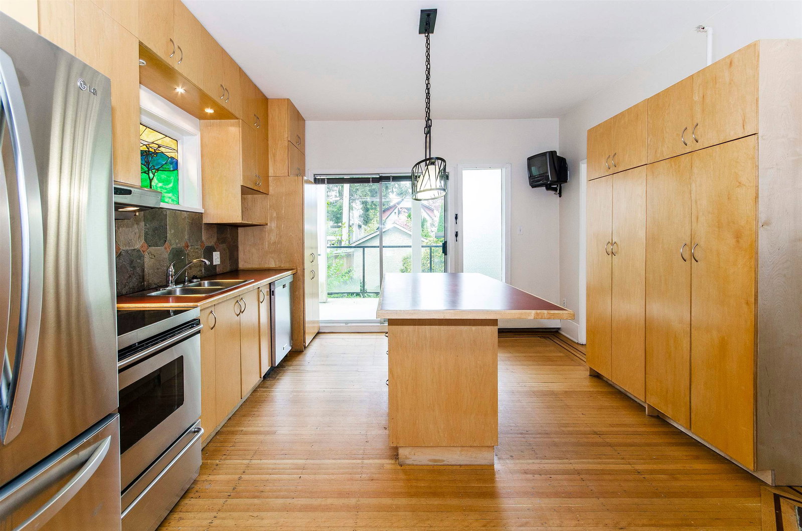 Listing Image 4