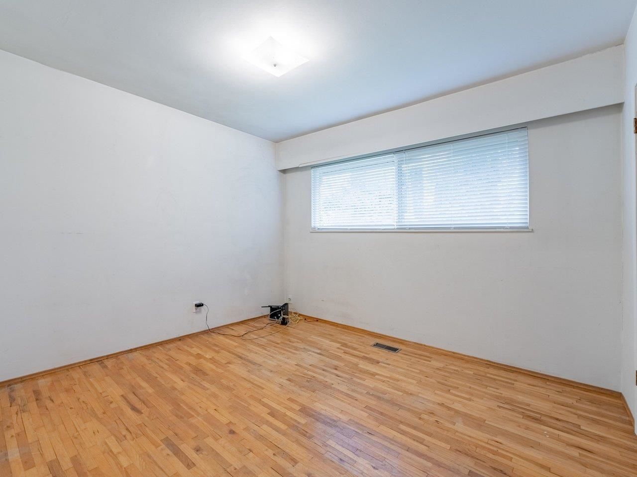 Listing Image 30