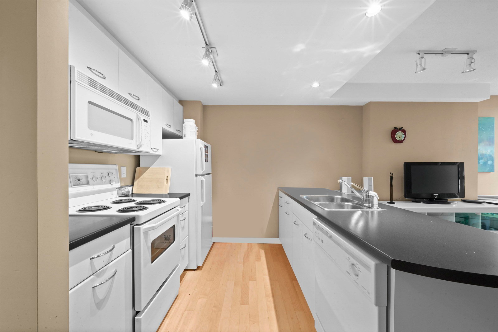 Listing Image 6