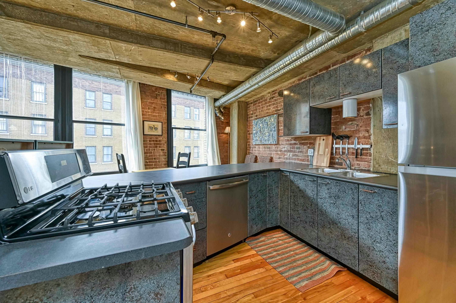Listing Image 11