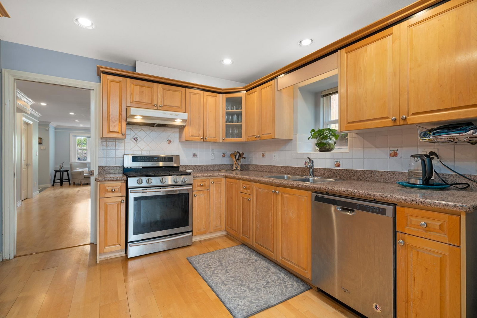 Listing Image 12