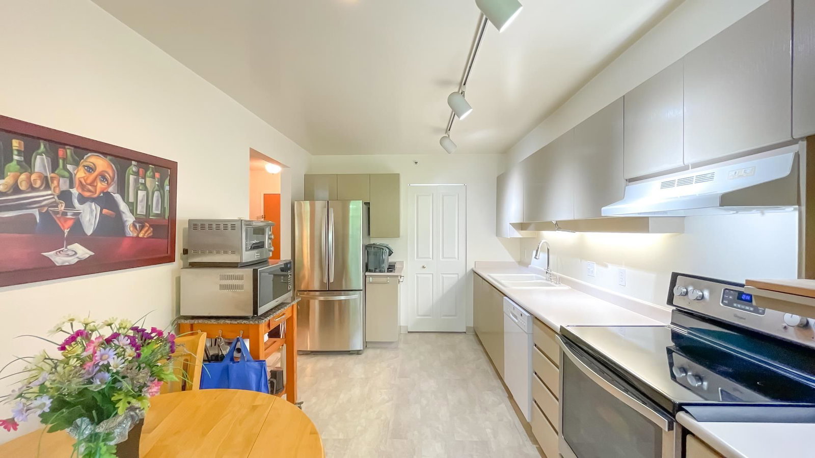 Listing Image 5