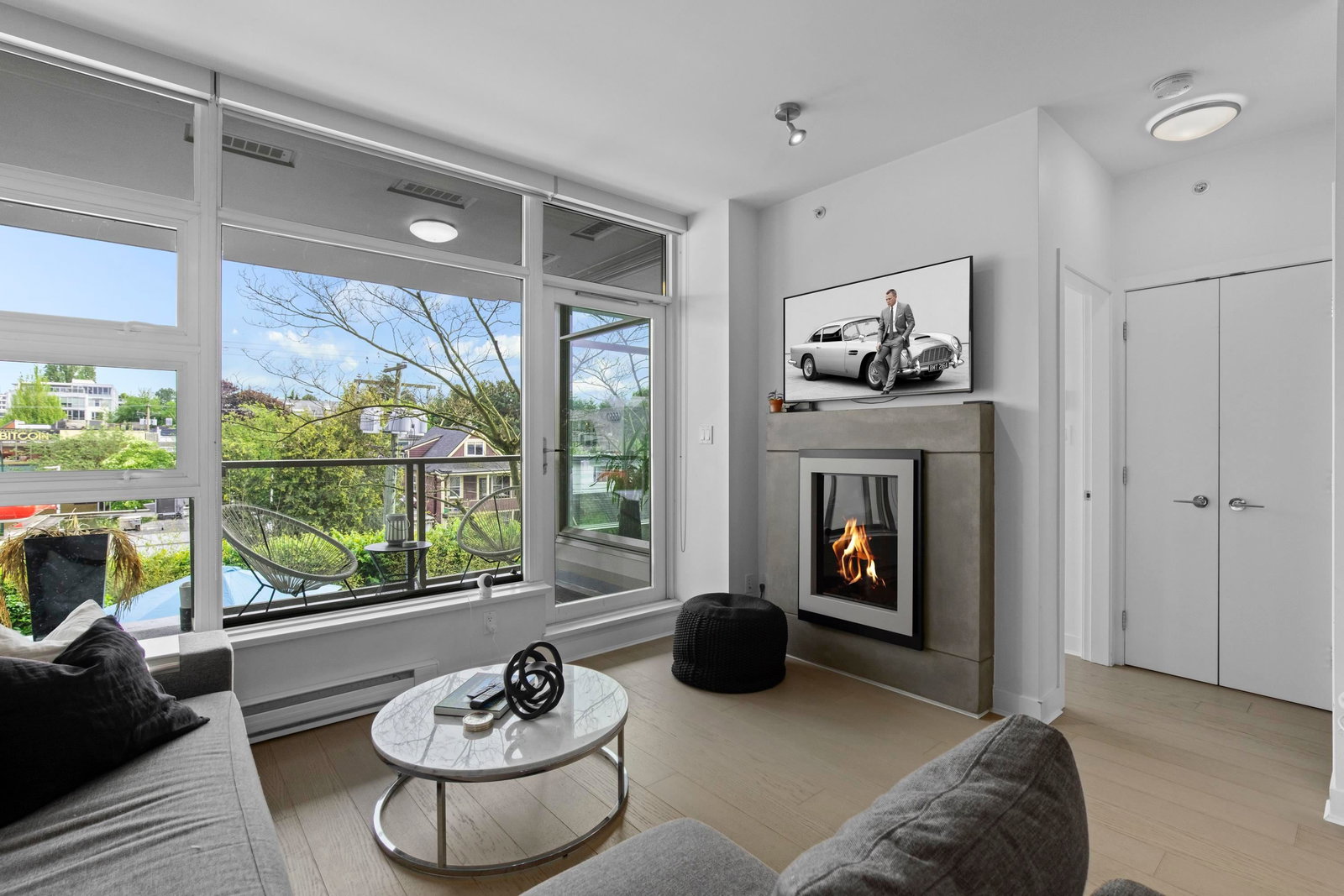Listing Image 12