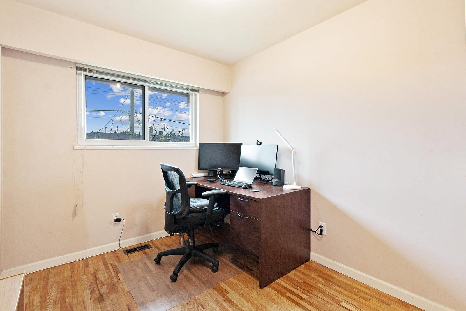 Listing Image 16