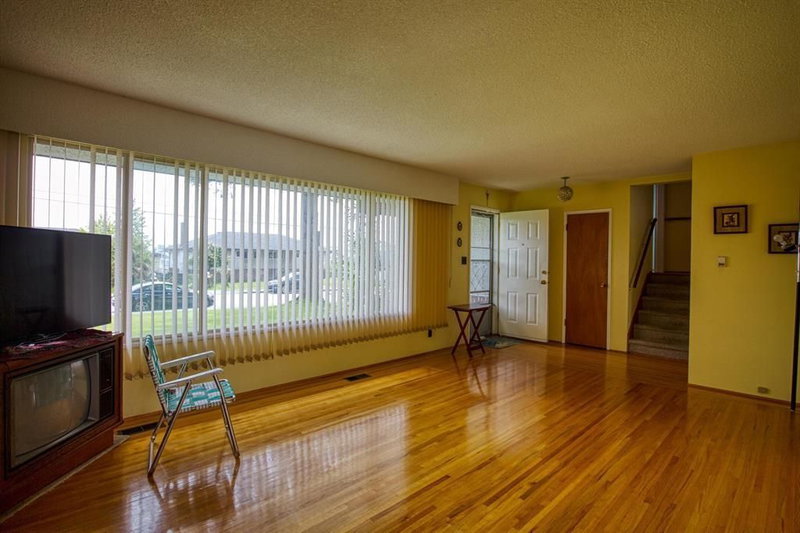 6173 Aubrey Street, Burnaby, V5B 2C9 | Image 2