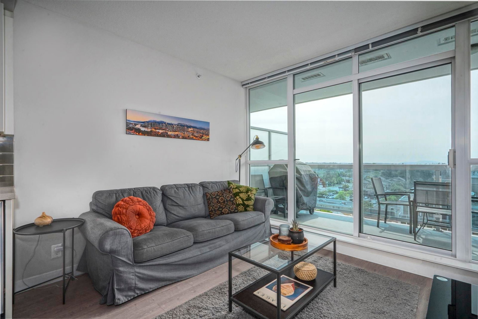 Listing Image 6