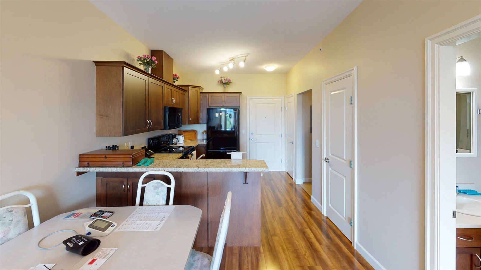 Listing Image 4
