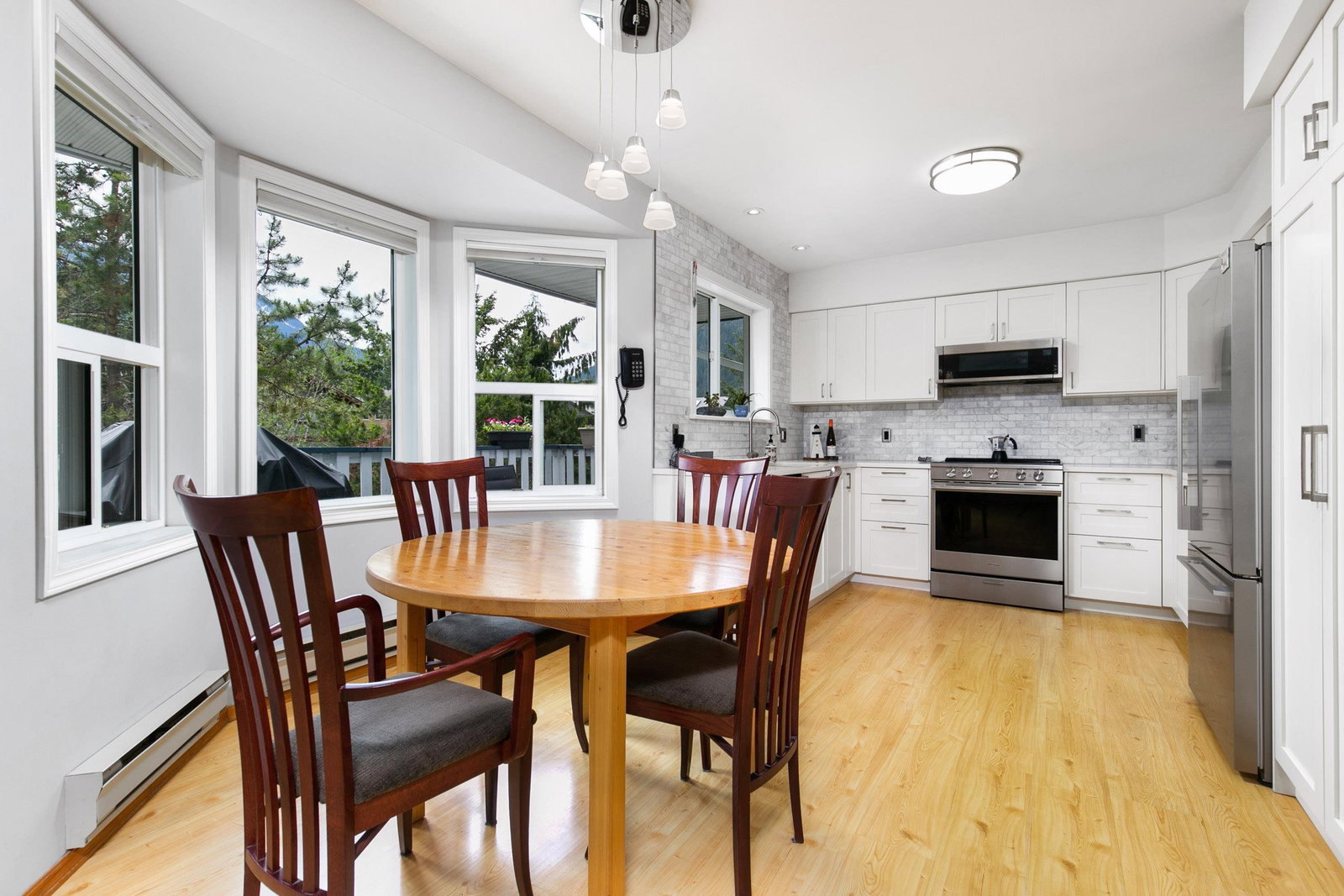 Listing Image 5