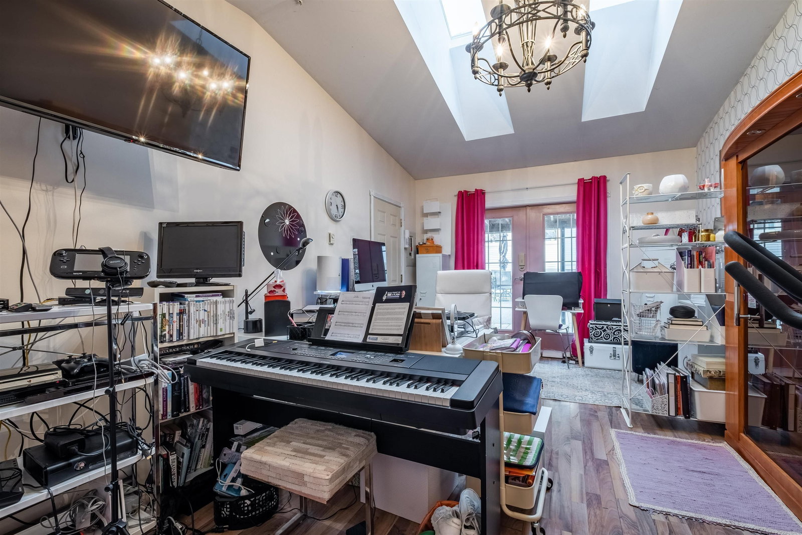 Listing Image 11
