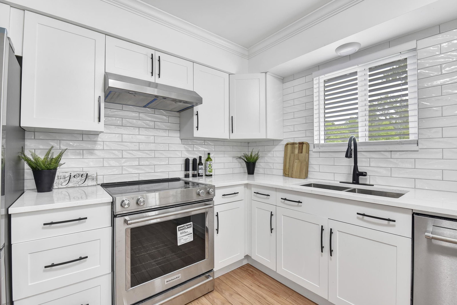 Listing Image 11