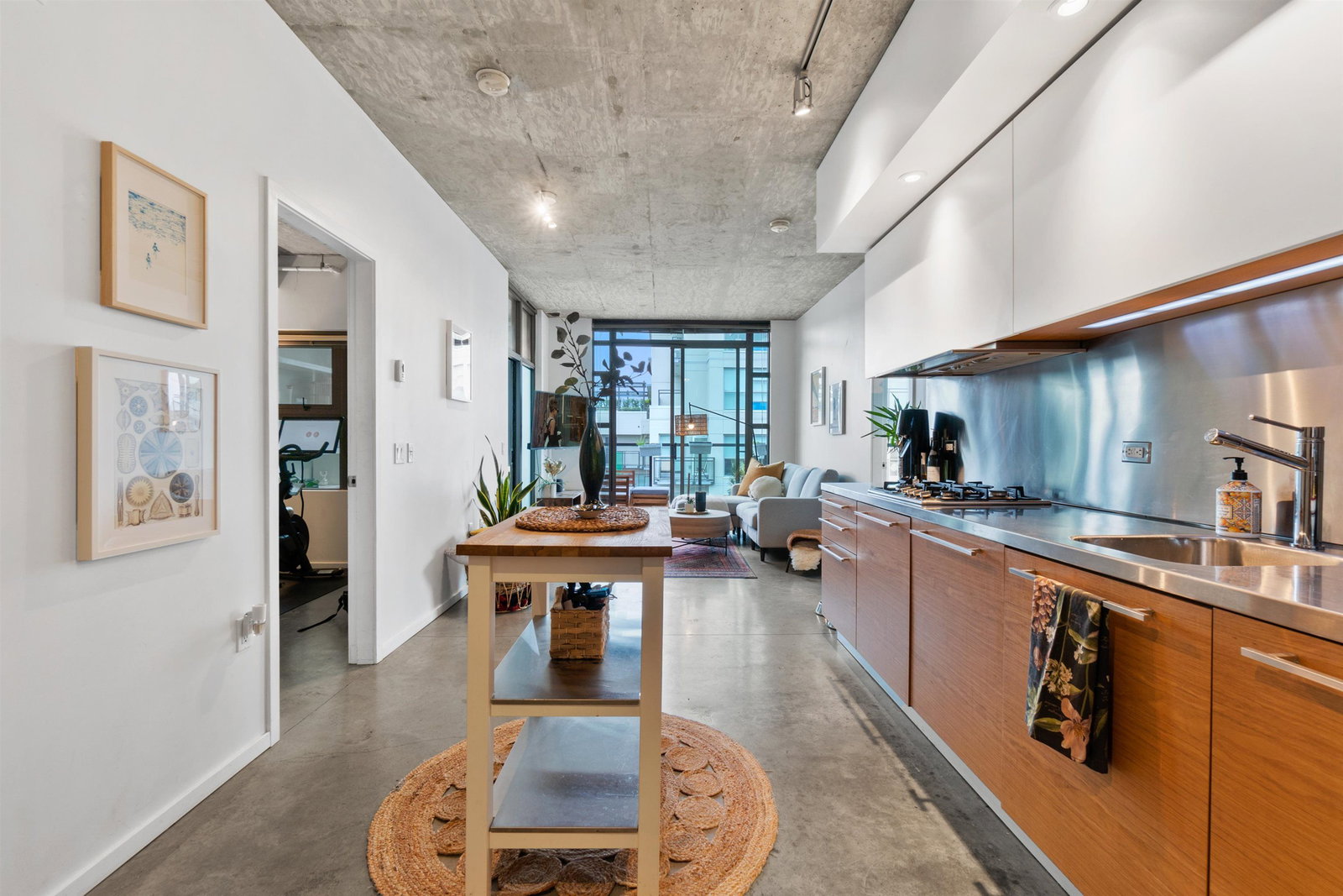 Listing Image 11
