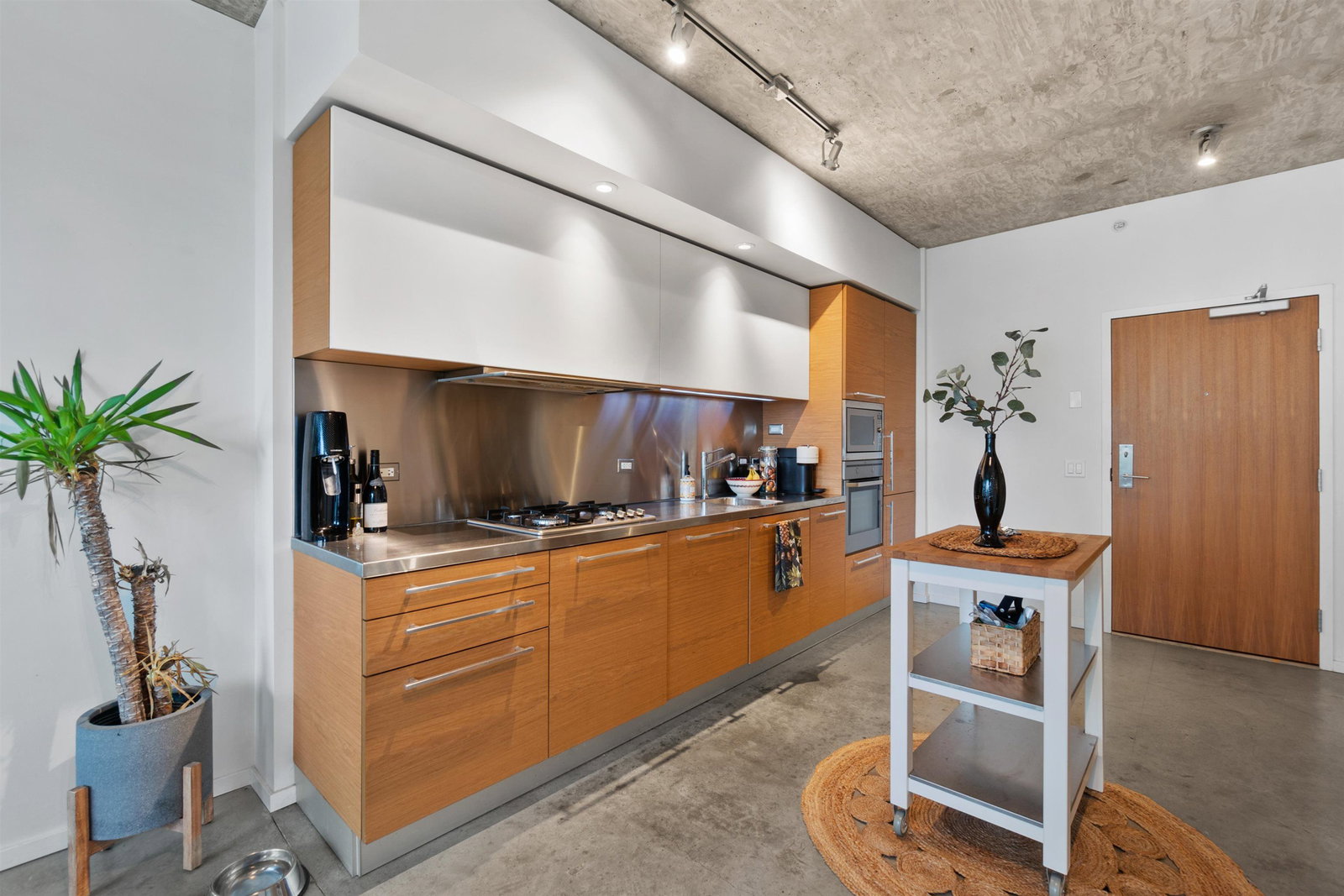 Listing Image 6