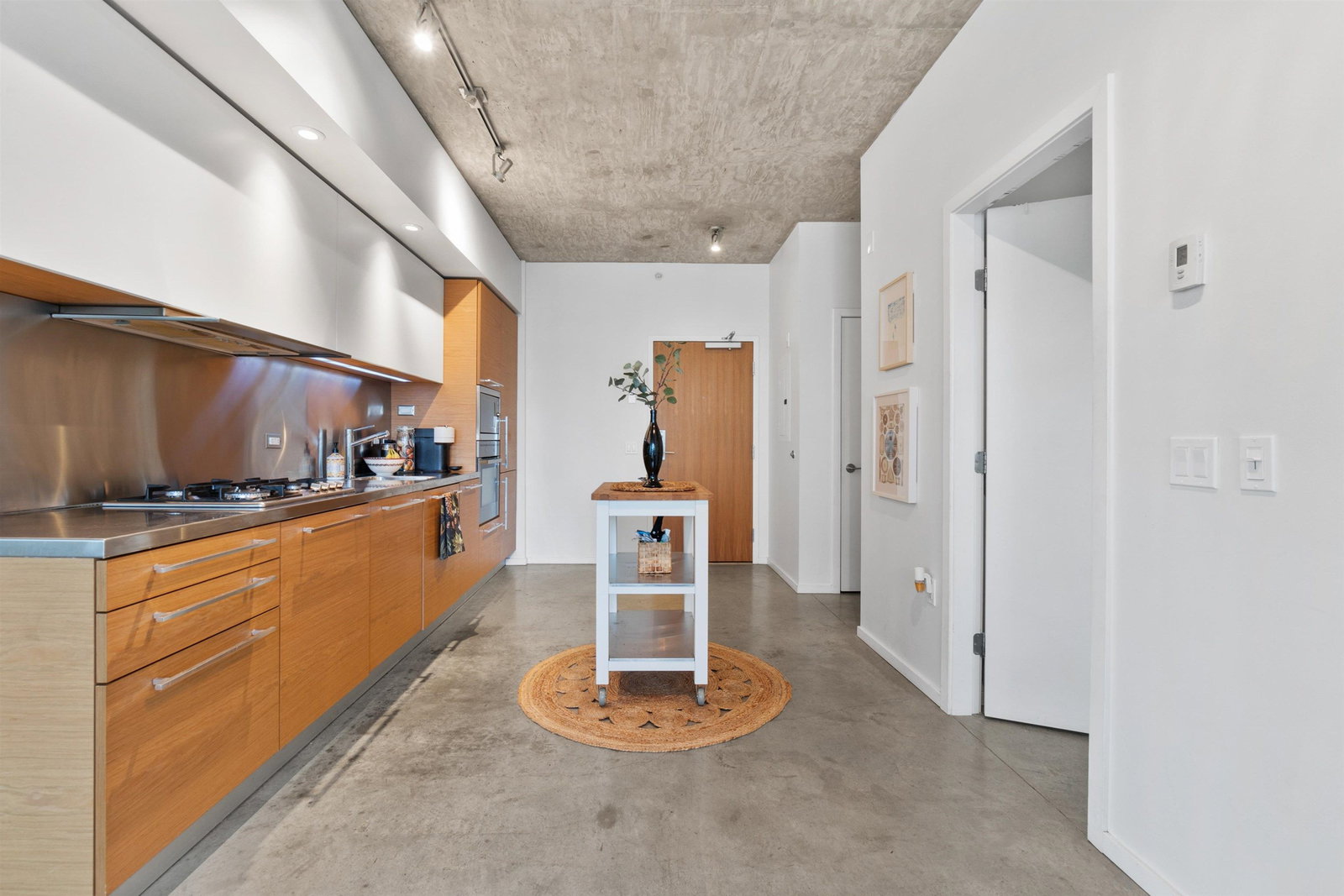 Listing Image 8