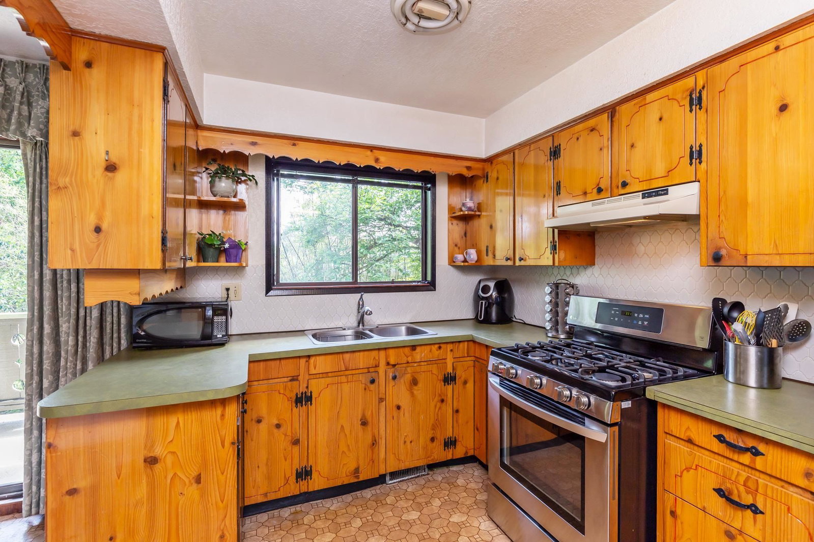 Listing Image 9