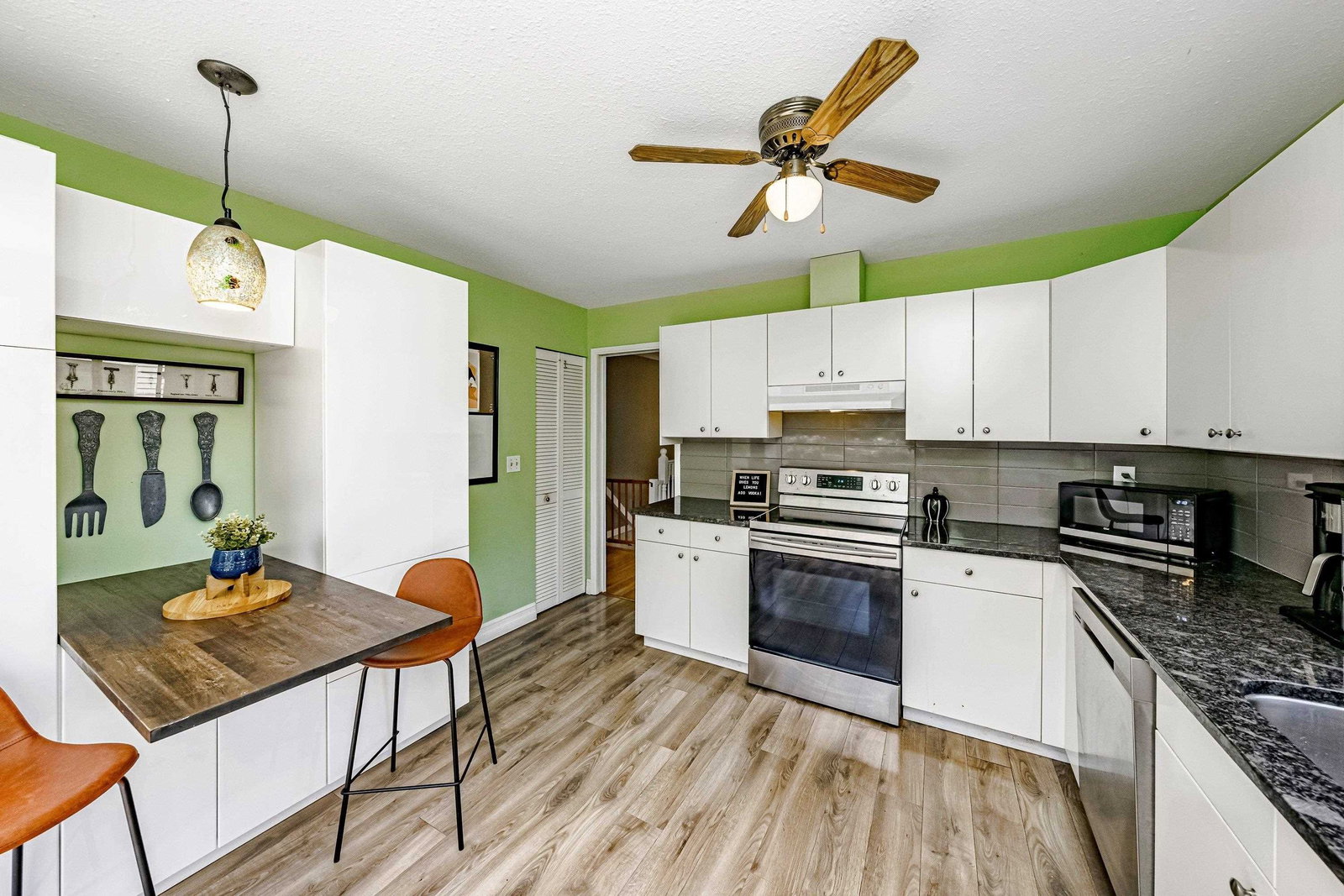 Listing Image 10