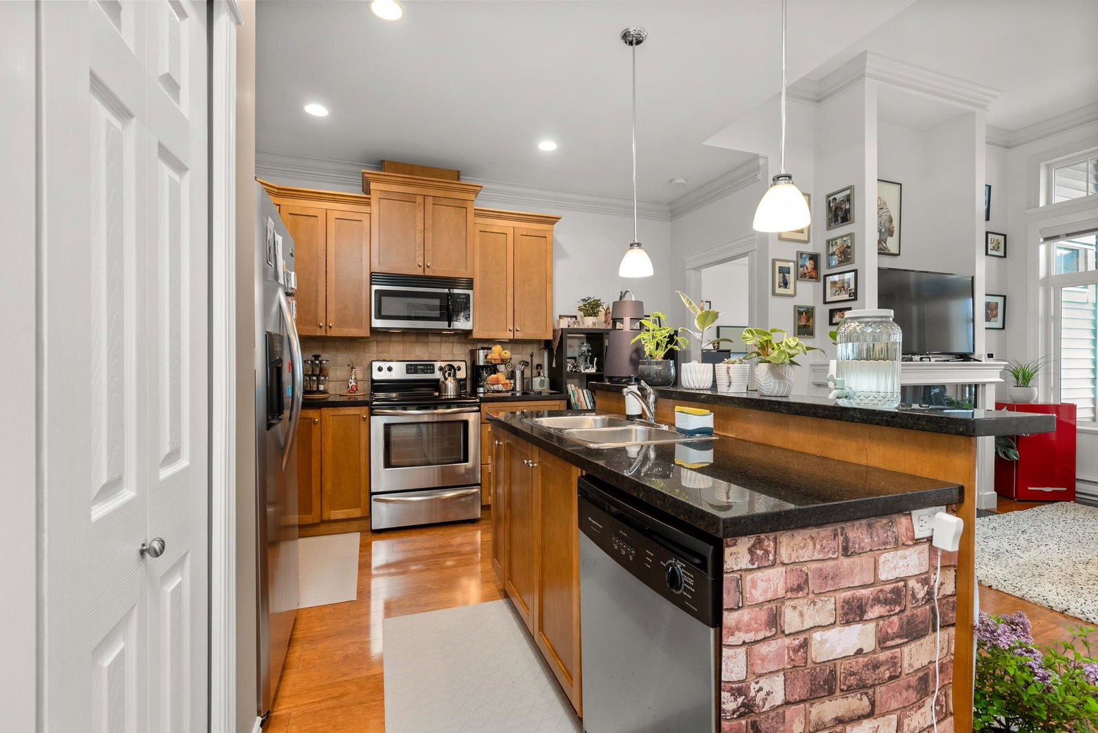 Listing Image 11