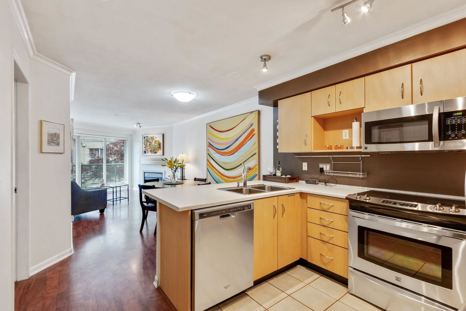 Listing Image 11