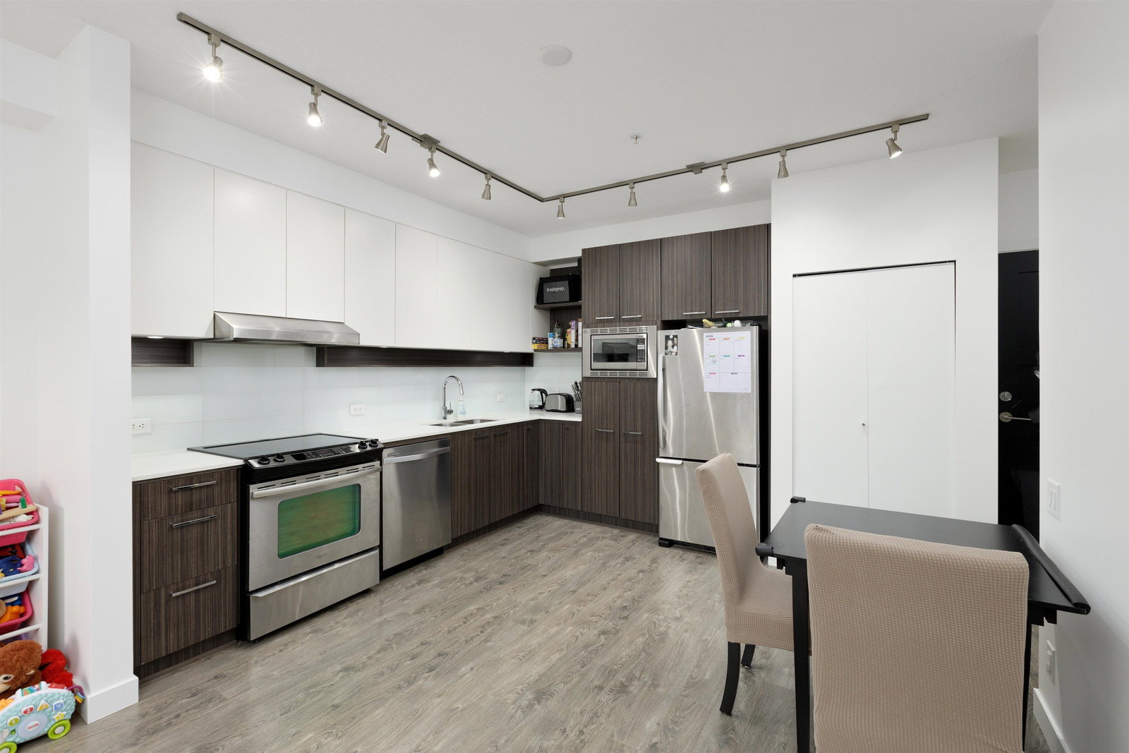 Listing Image 5