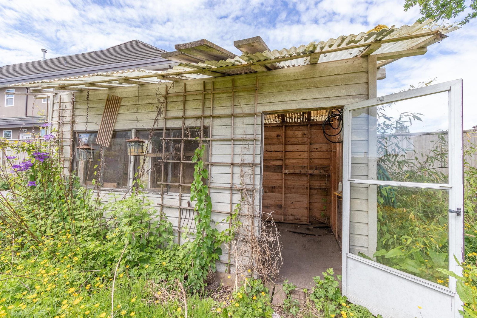 Listing Image 4