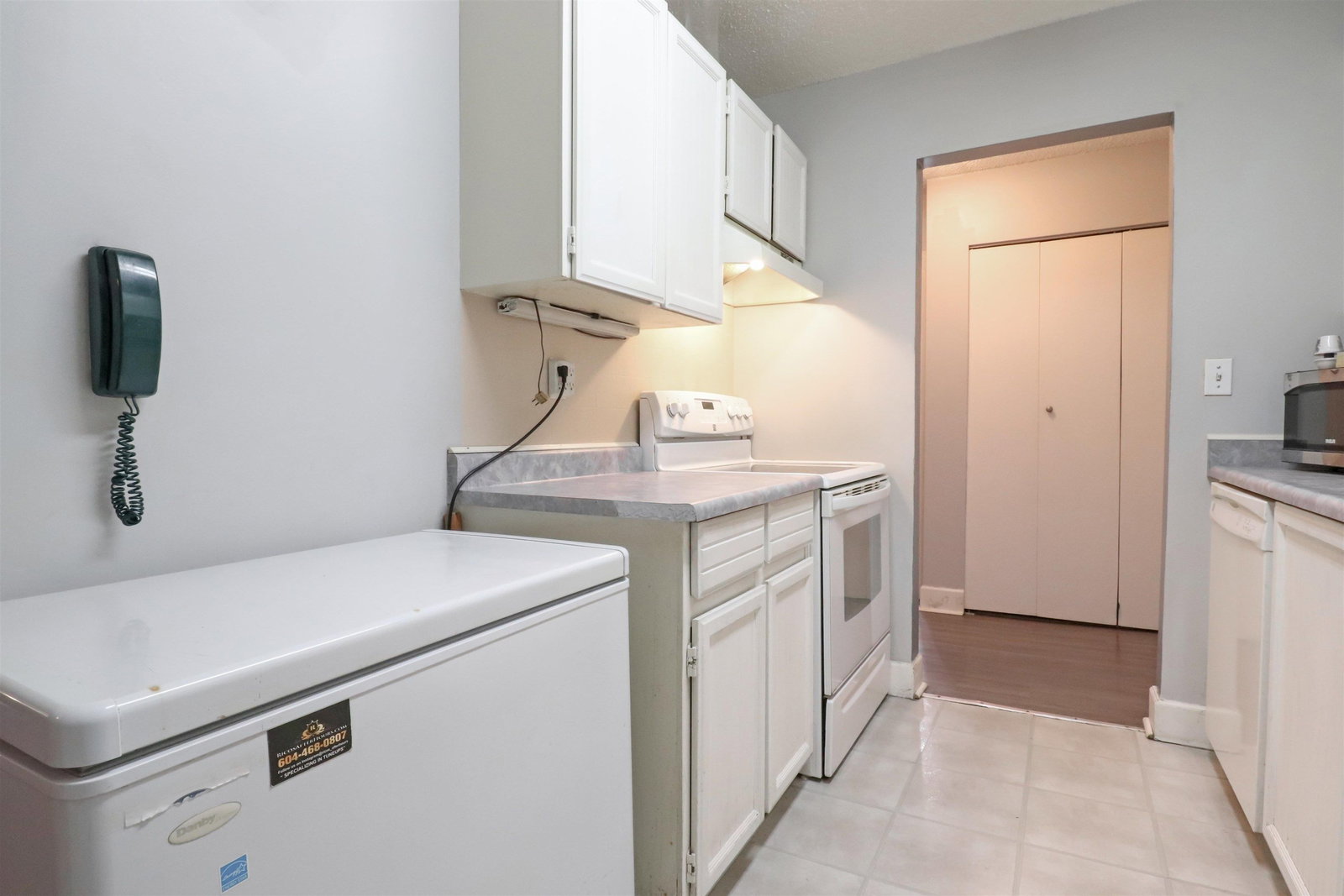 Listing Image 12