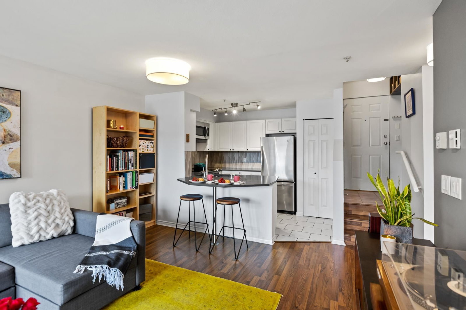 Listing Image 10