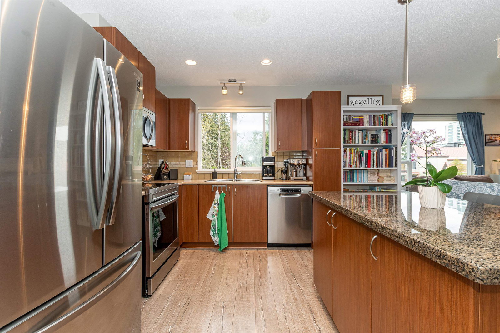 Listing Image 11