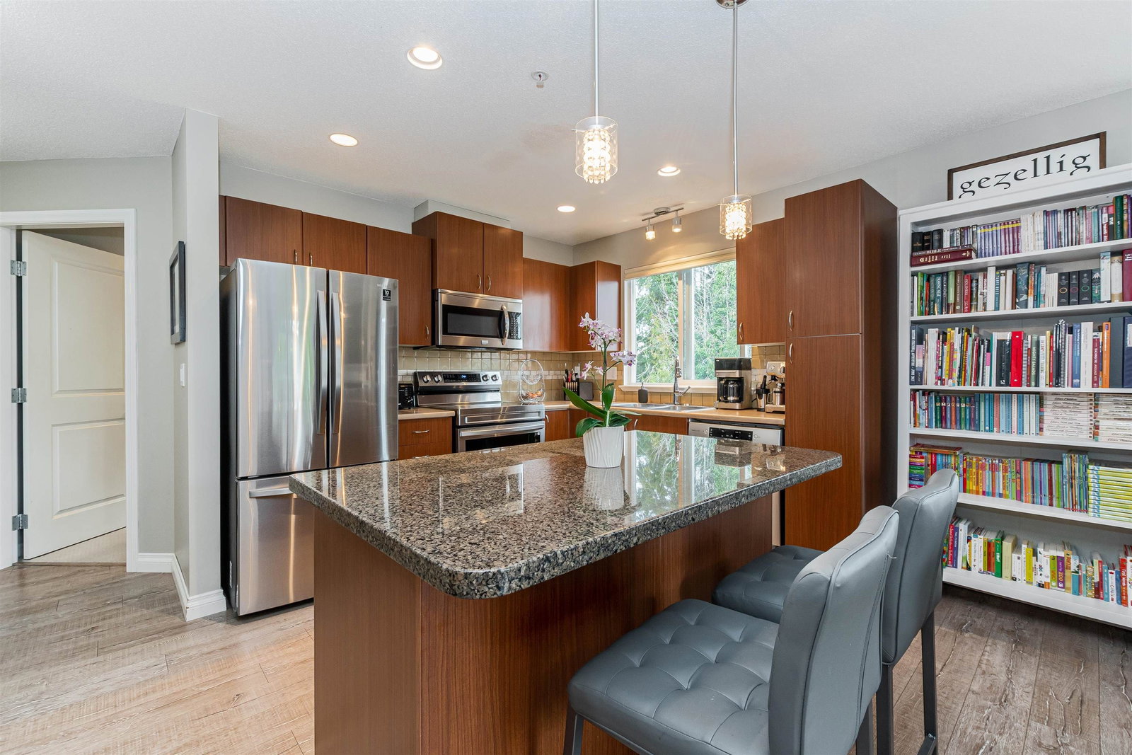 Listing Image 9