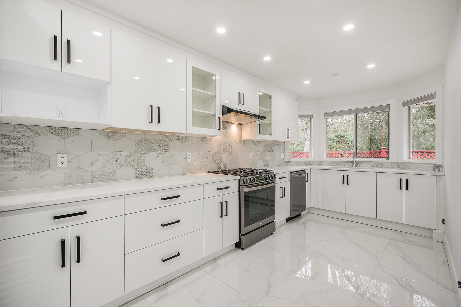 Listing Image 9
