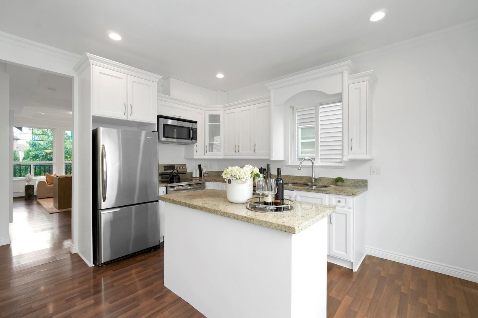 Listing Image 11