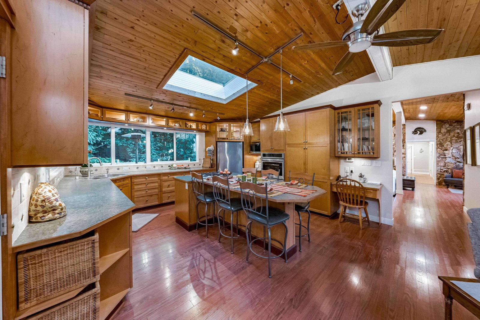 Listing Image 5