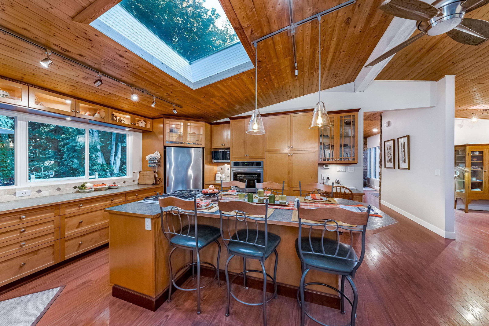 Listing Image 6