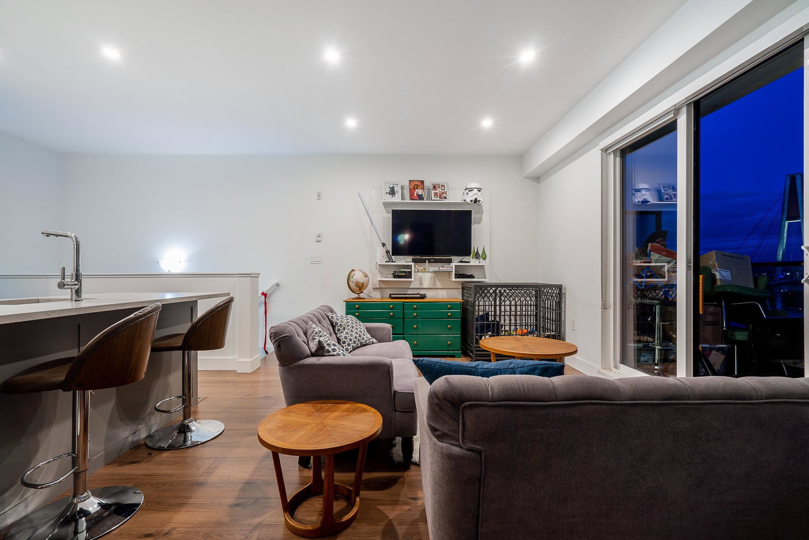 Listing Image 12