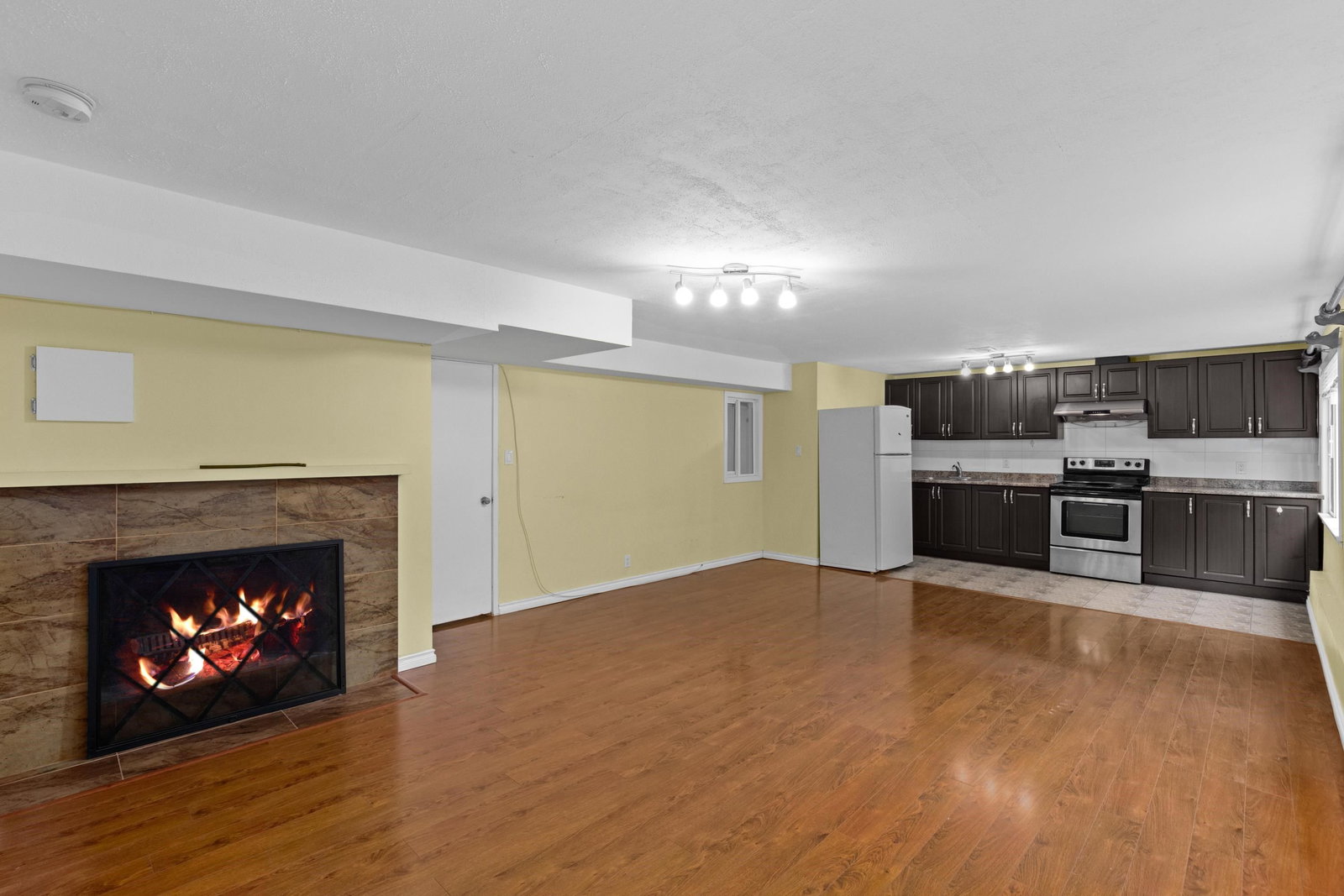 Listing Image 17