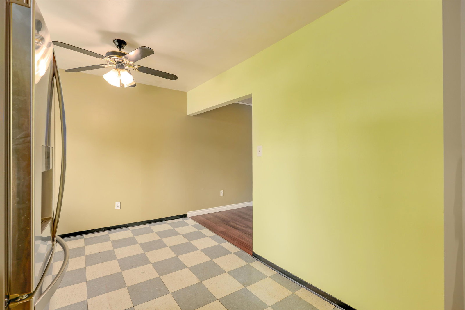 Listing Image 10