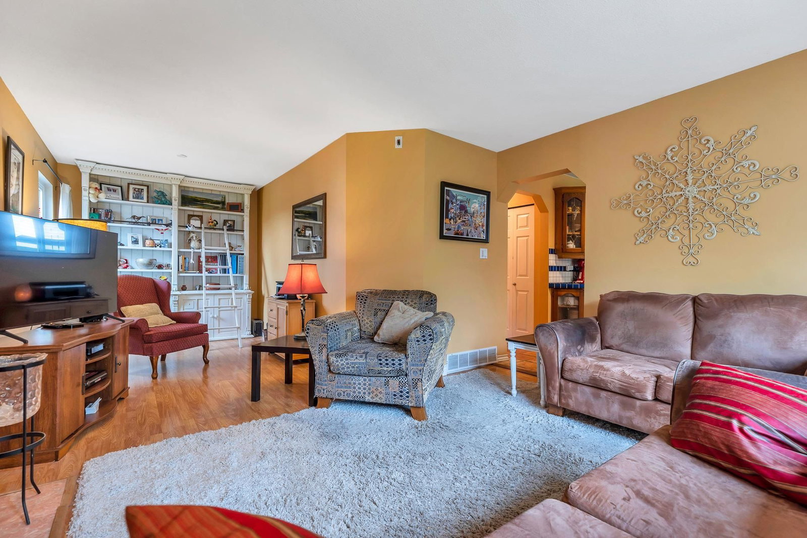 Listing Image 11