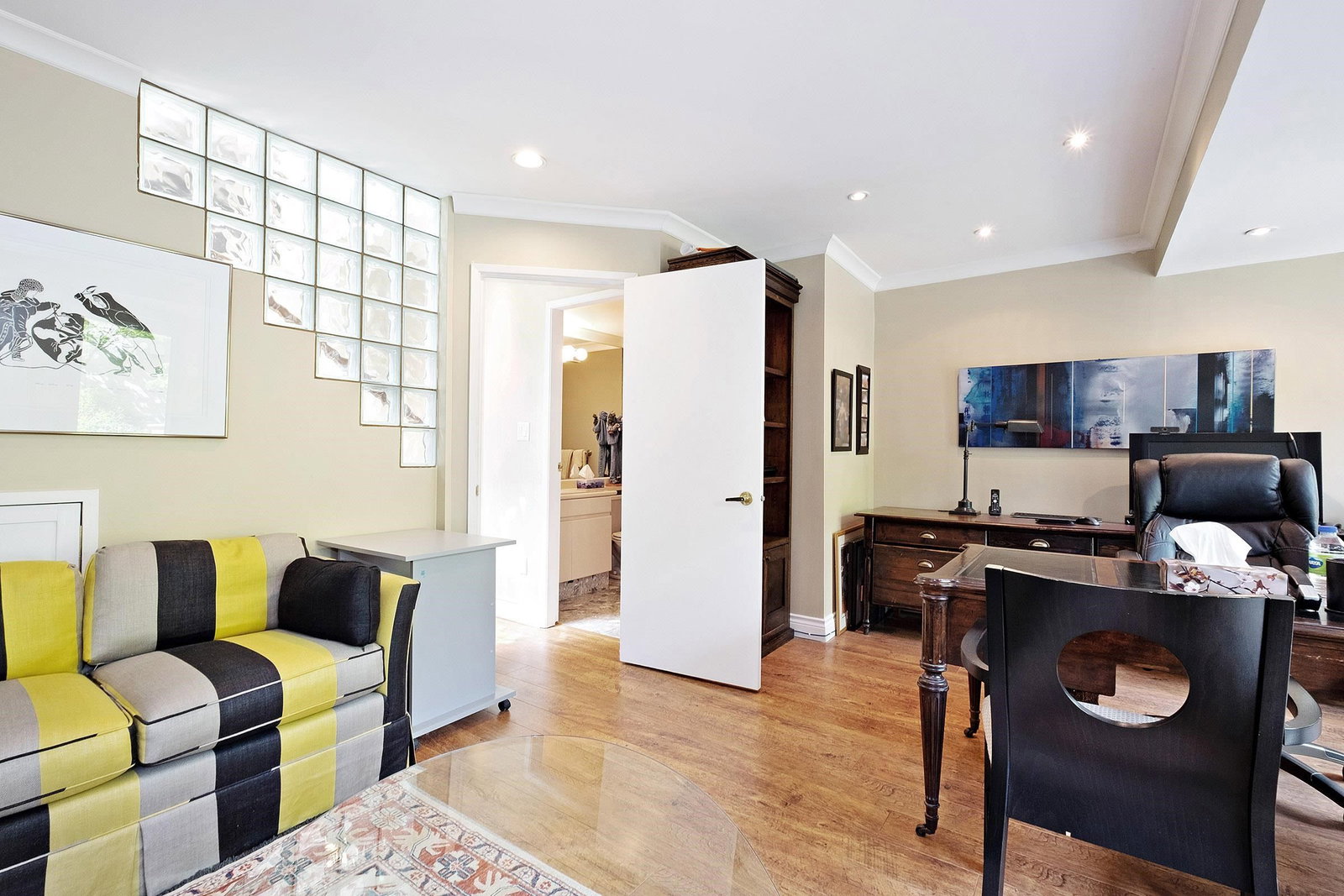 Listing Image 19
