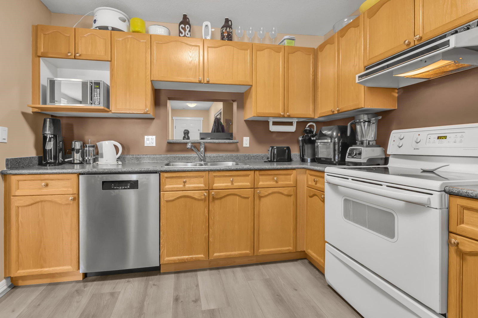 Listing Image 11