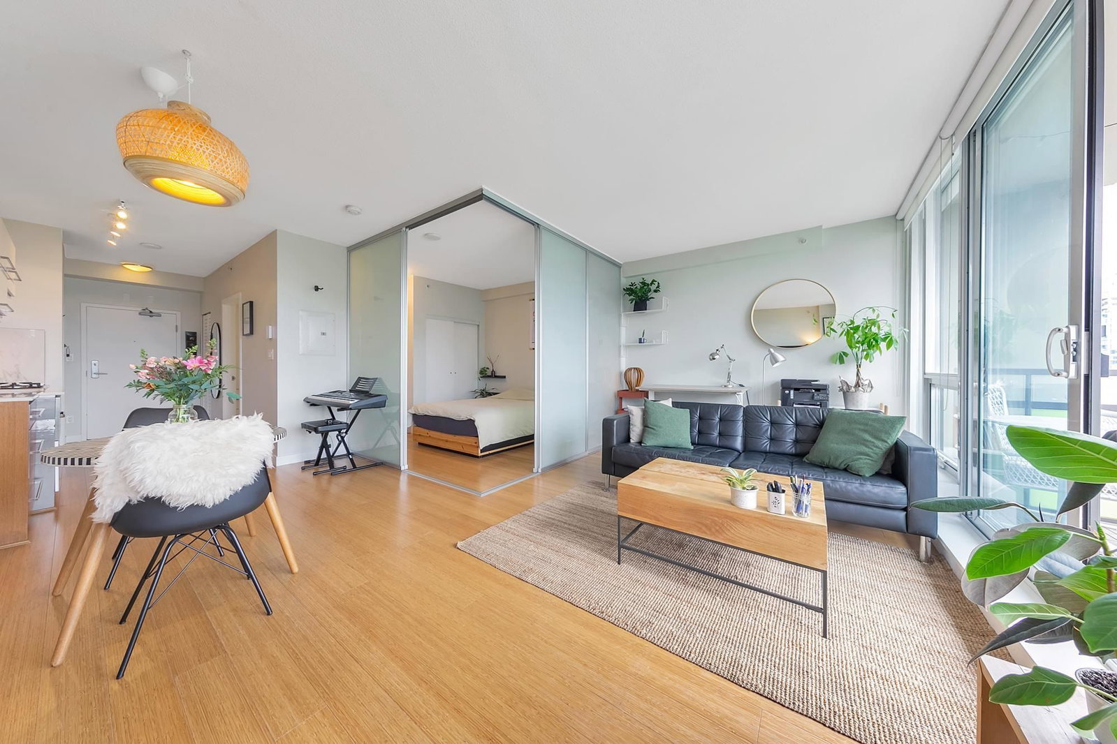 Listing Image 9