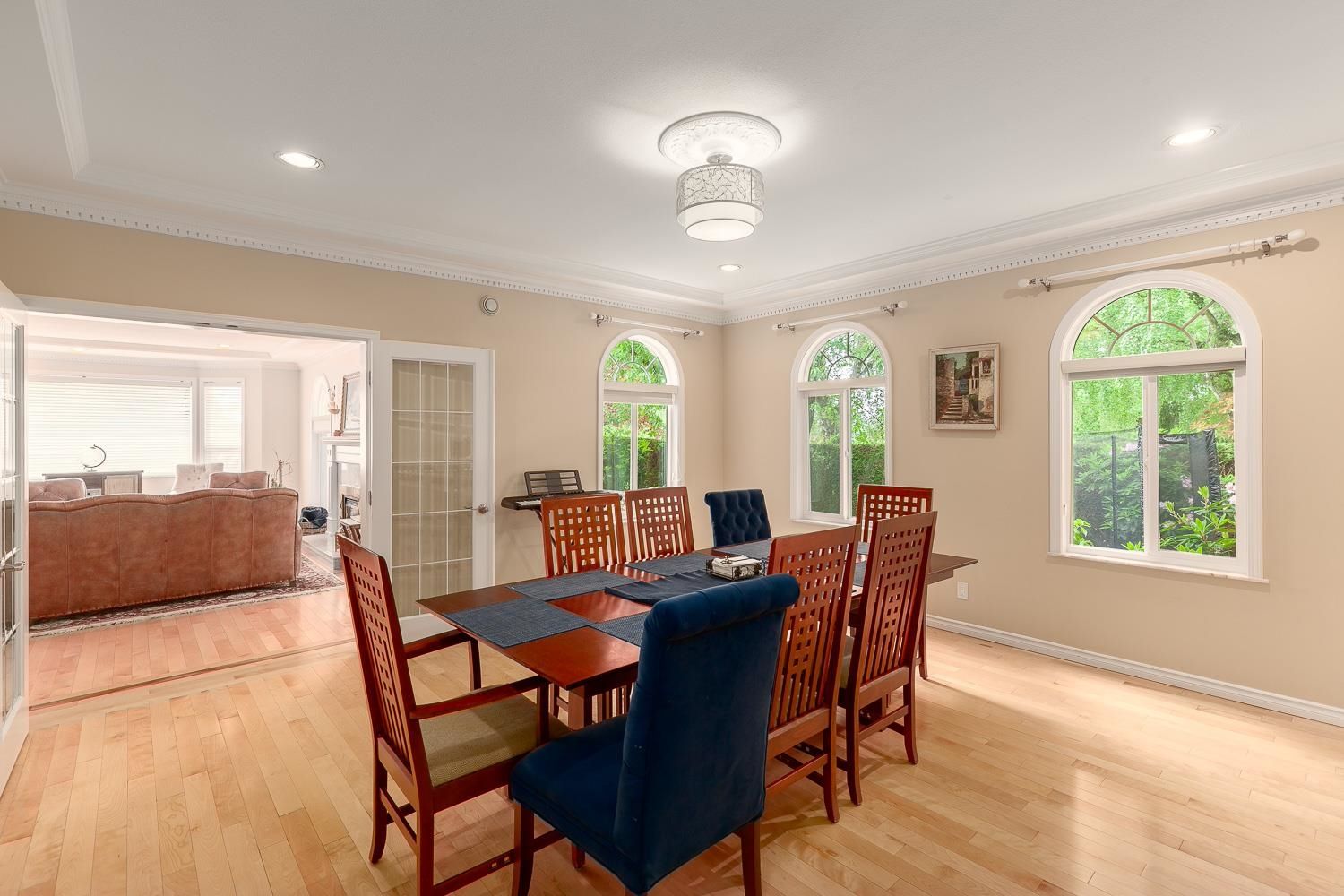 Listing Image 10