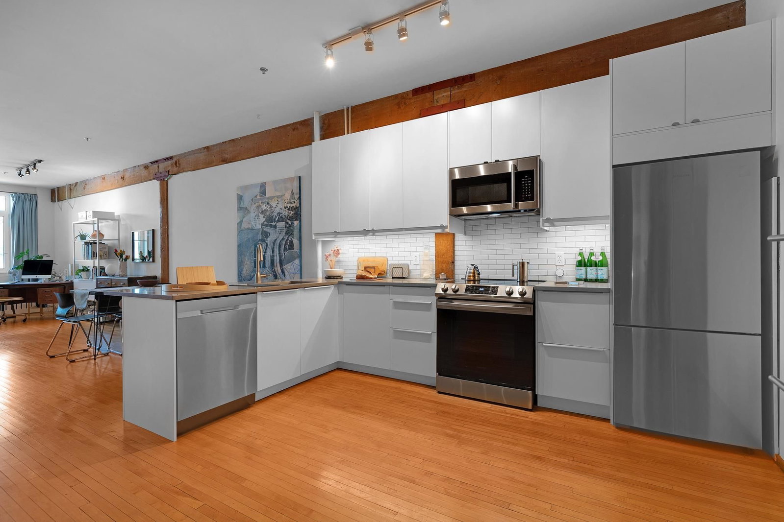 Listing Image 1