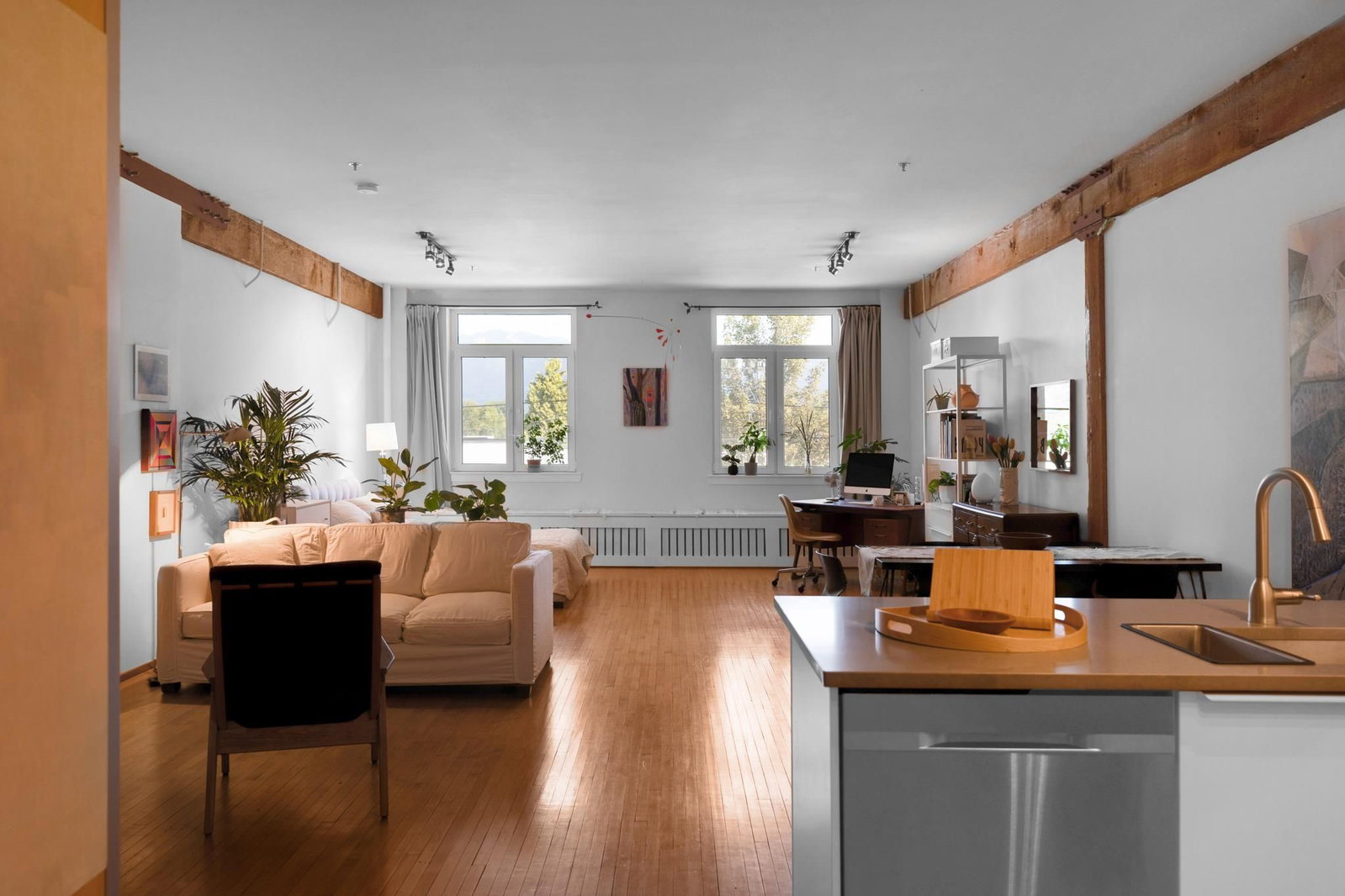 Listing Image 6