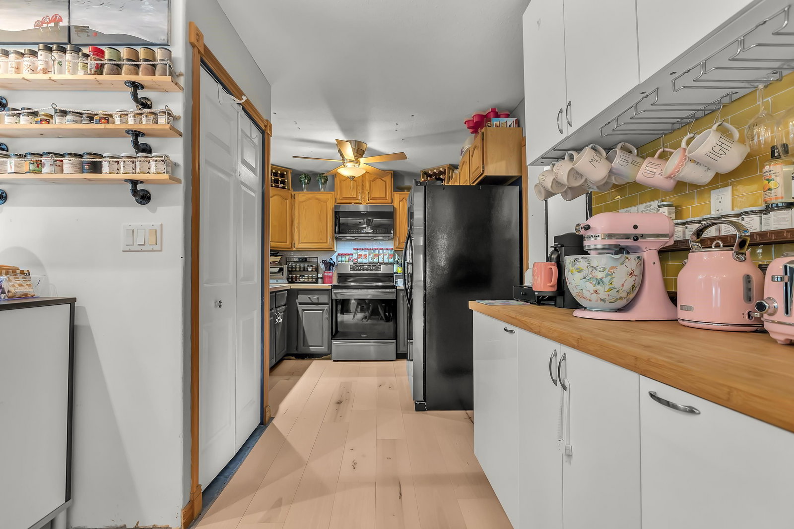 Listing Image 12