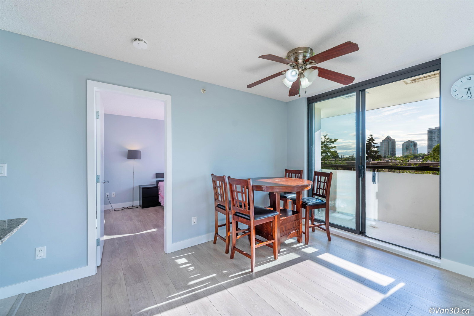 Listing Image 12