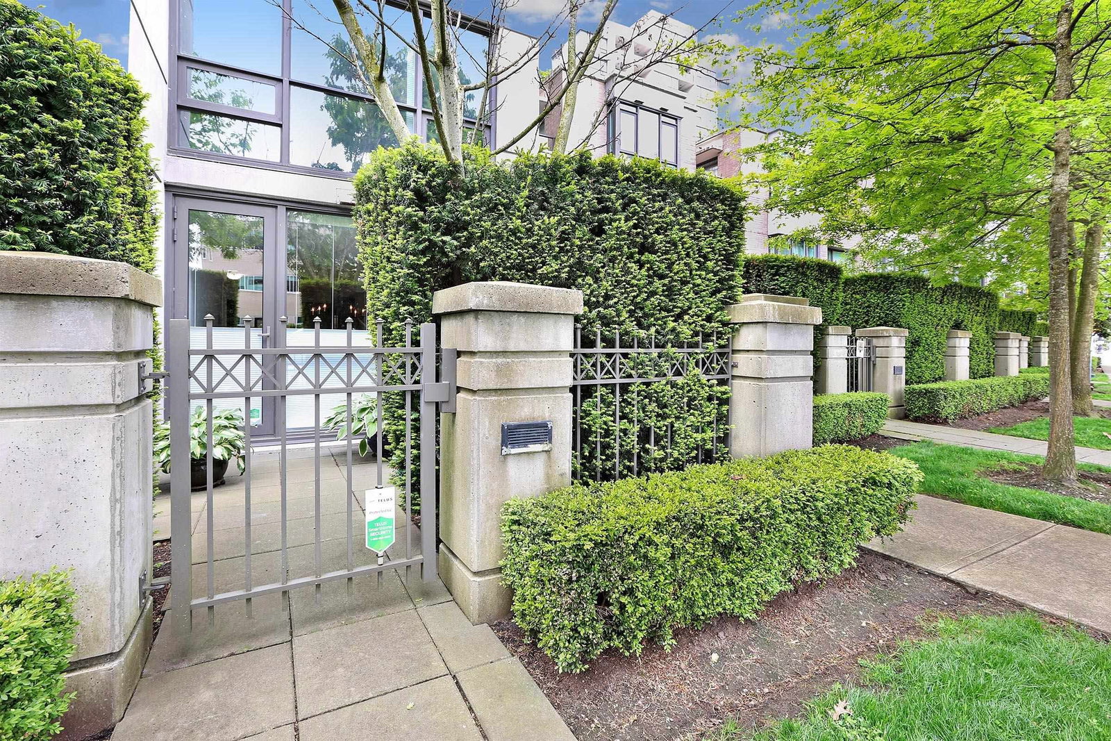 Listing Image 11